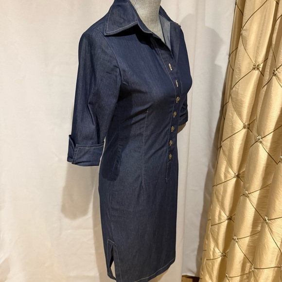 Demin dress with button up front and side slits - Picture 4 of 9